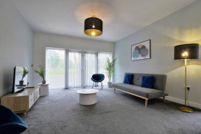 FREE PARKING - Spacious 2-BR close to Salford Royal